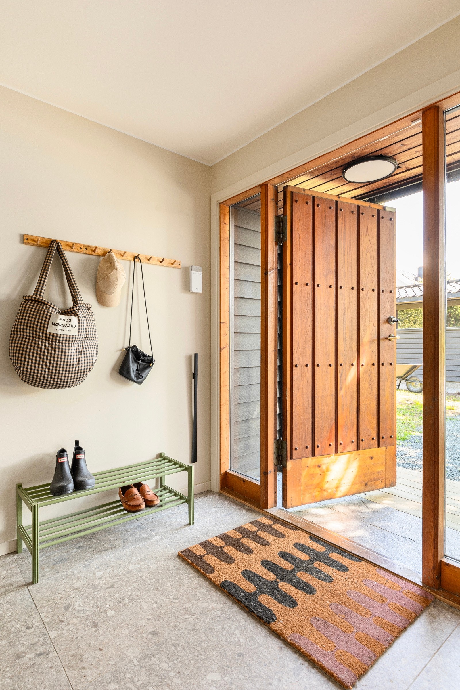 Inngangspartiet oppleves som innbydende, med lun gulvvarme Galleribilde