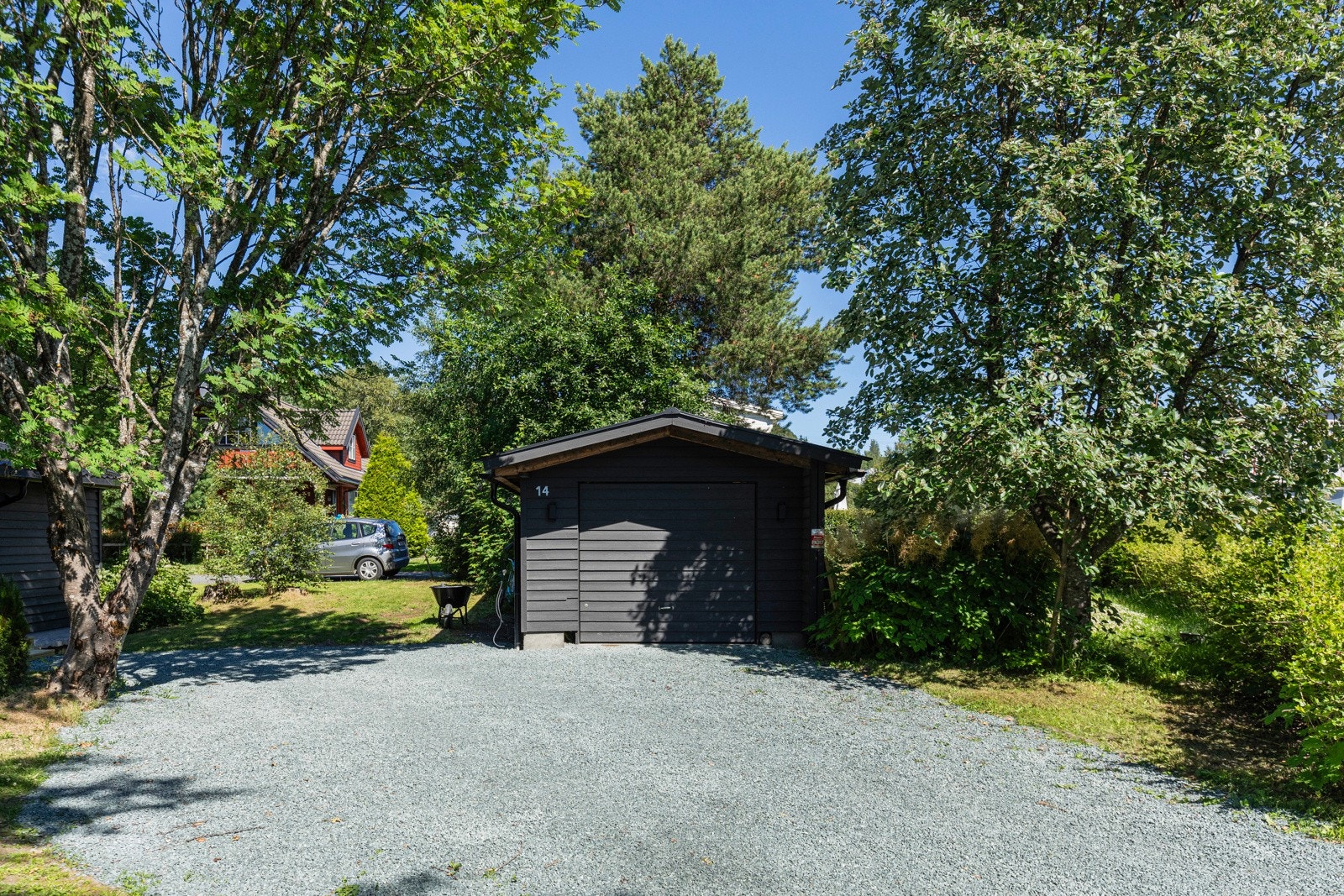 Frittstående garasje på ca. 23kvm med montert elbillader Galleribilde