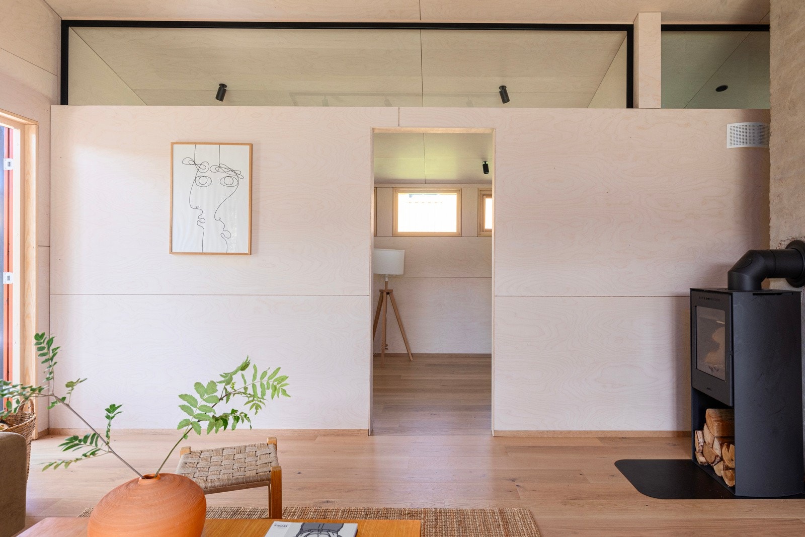 Vedovn og varmepumpe gir boligen god varme og godt inneklima. Galleribilde