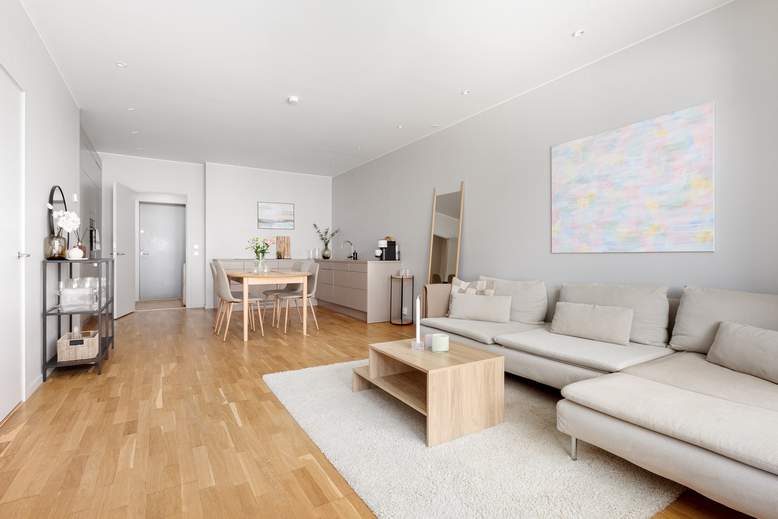 Stue med åpen kjøkkenløsning Galleribilde