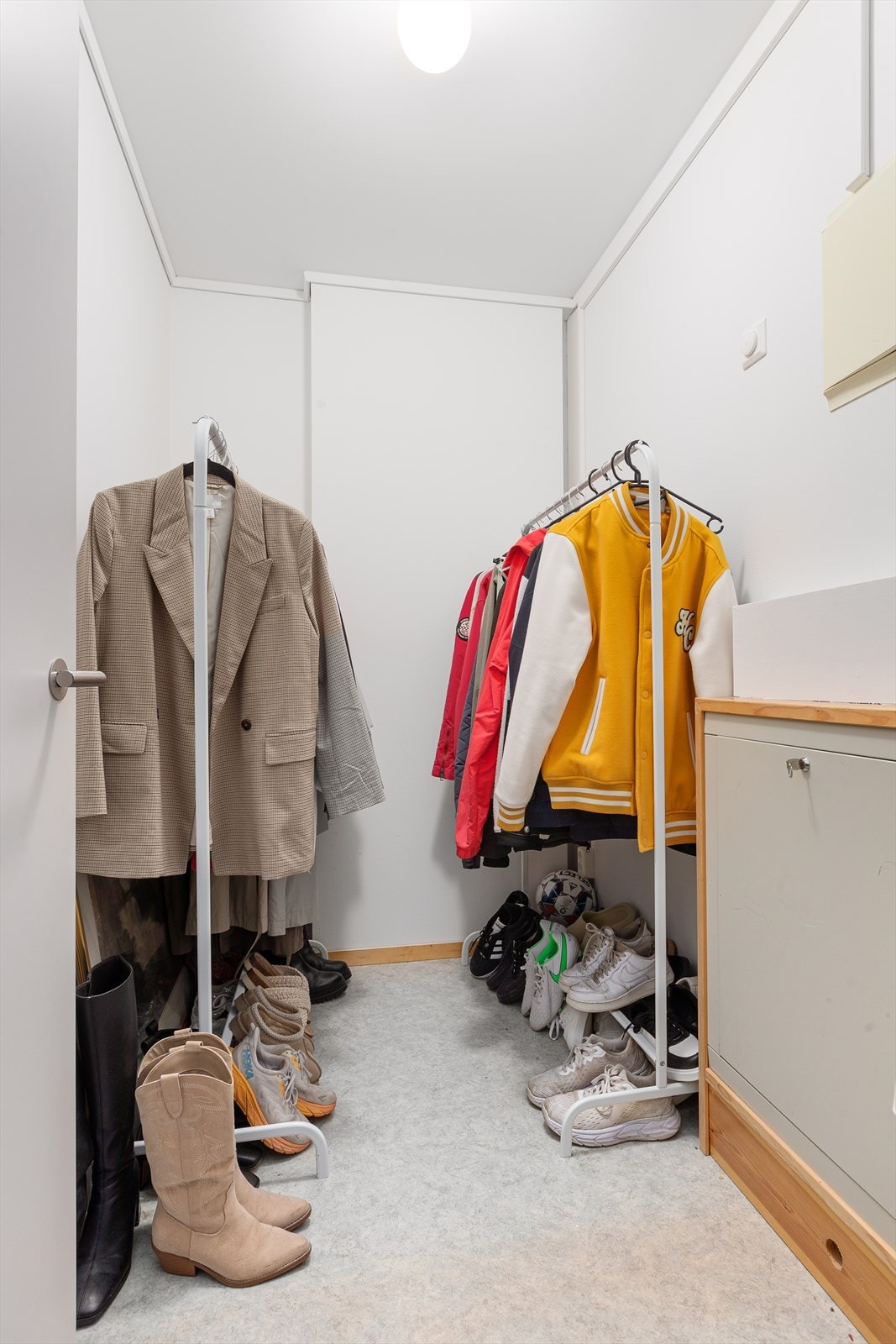 Garderobe - innvendig bod Galleribilde