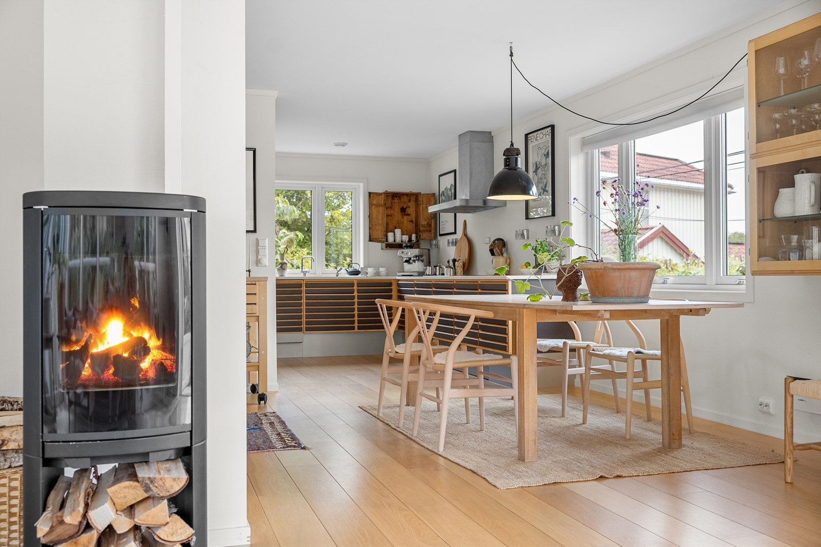 Peisovnen varmer meget godt. Galleribilde