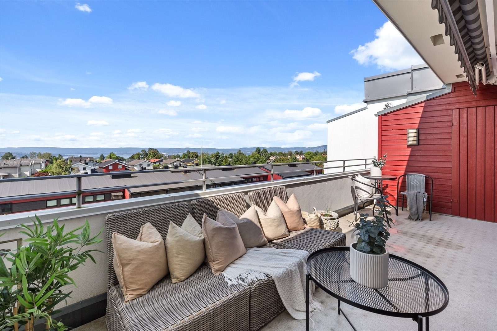 Velkommen til Ivar Knutsons vei 21 - Flott toppleielighet med fantastisk utsikt og sjøgløtt Galleribilde