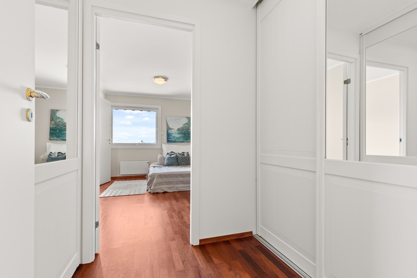 Garderoberom Galleribilde