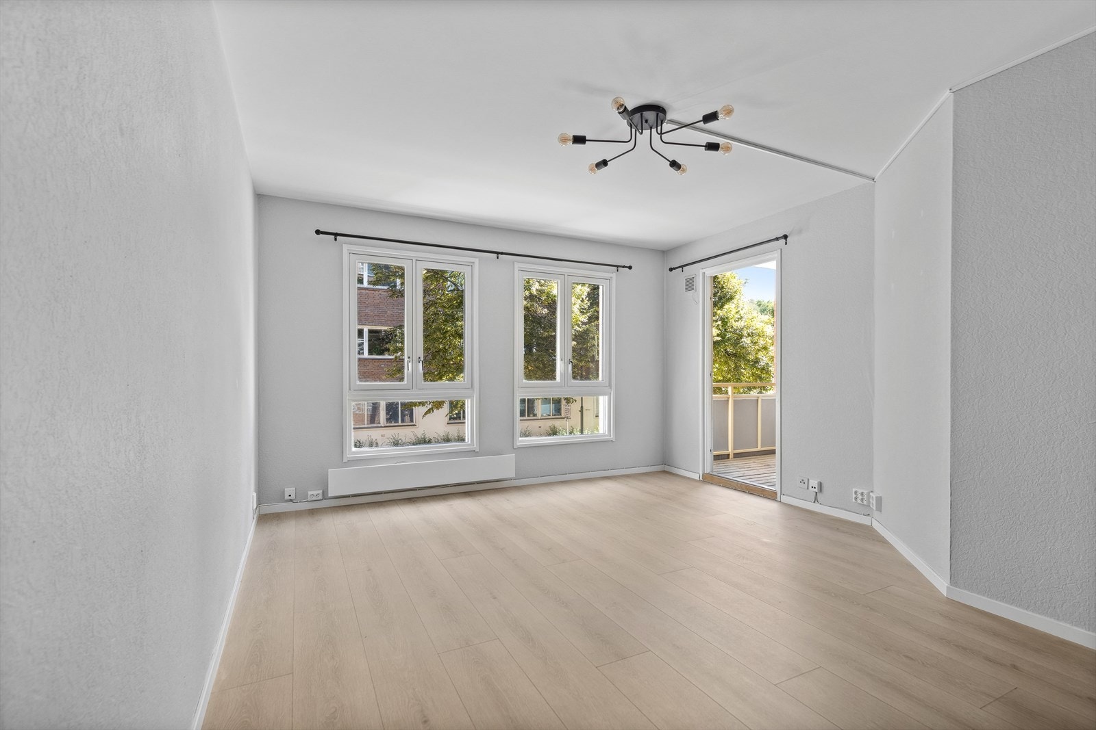 Utgang til balkong balkongen (2,9 m2) fra stue Galleribilde