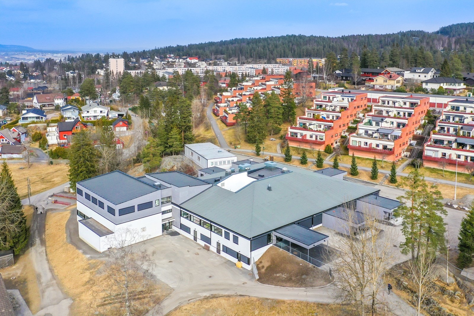 Kort gangavstand til populære Kurland Skole (1-7 trinn). Galleribilde