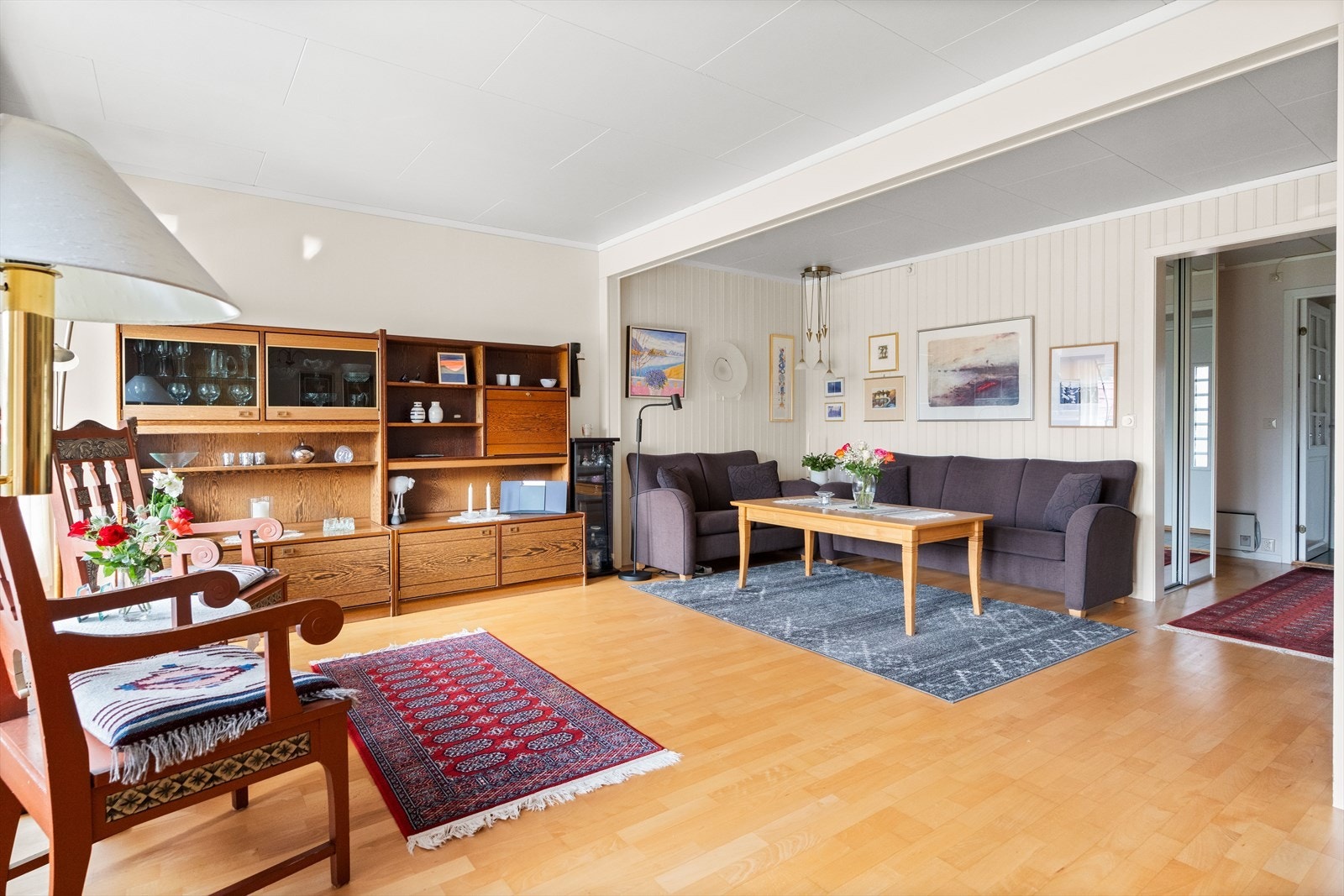 Videre er det god plass til sofaseksjon, tv-møbel og spisebord. Galleribilde