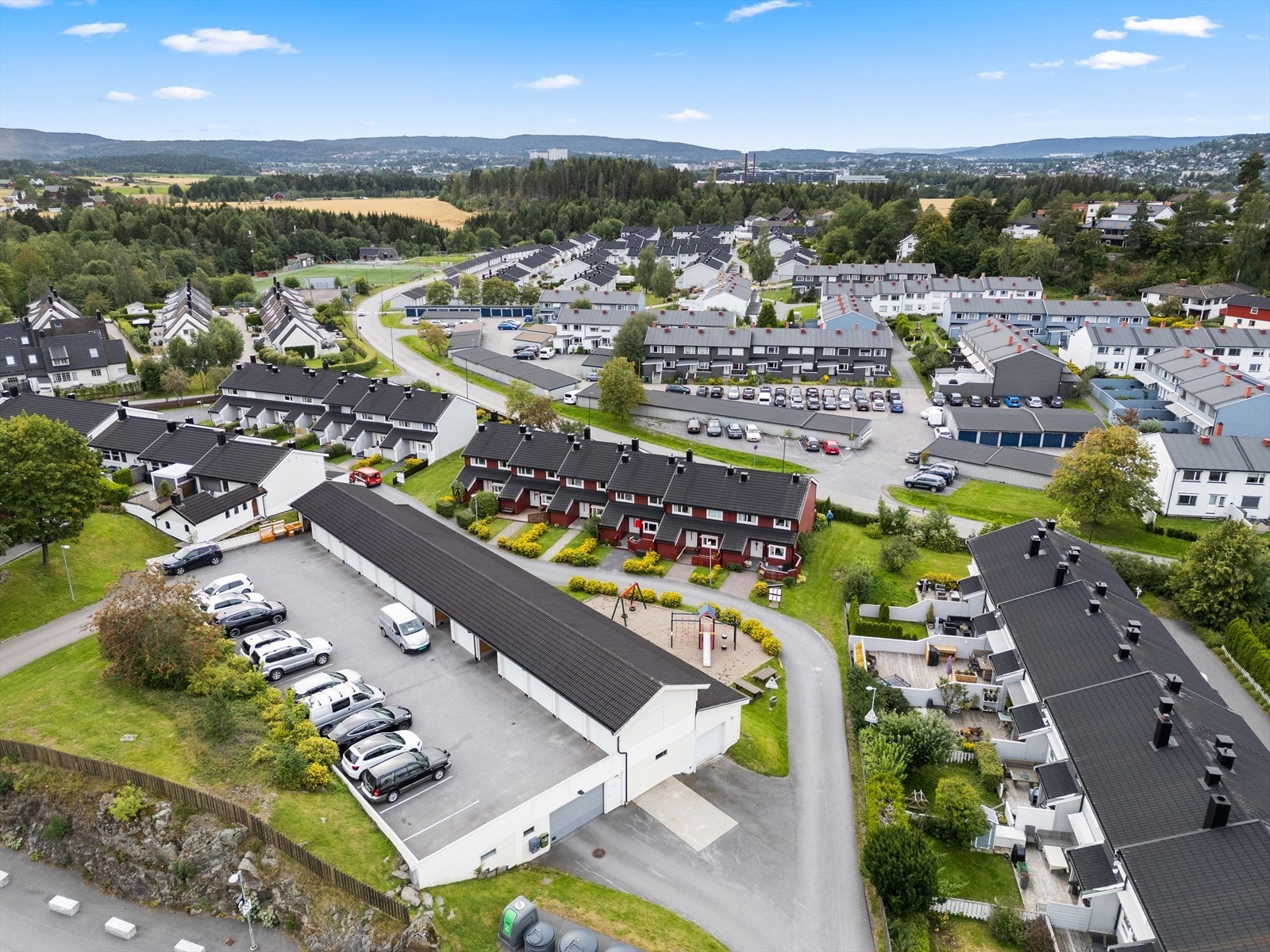 Nærmeste lekeplass finner du rett utenfor ytterdøren. Galleribilde