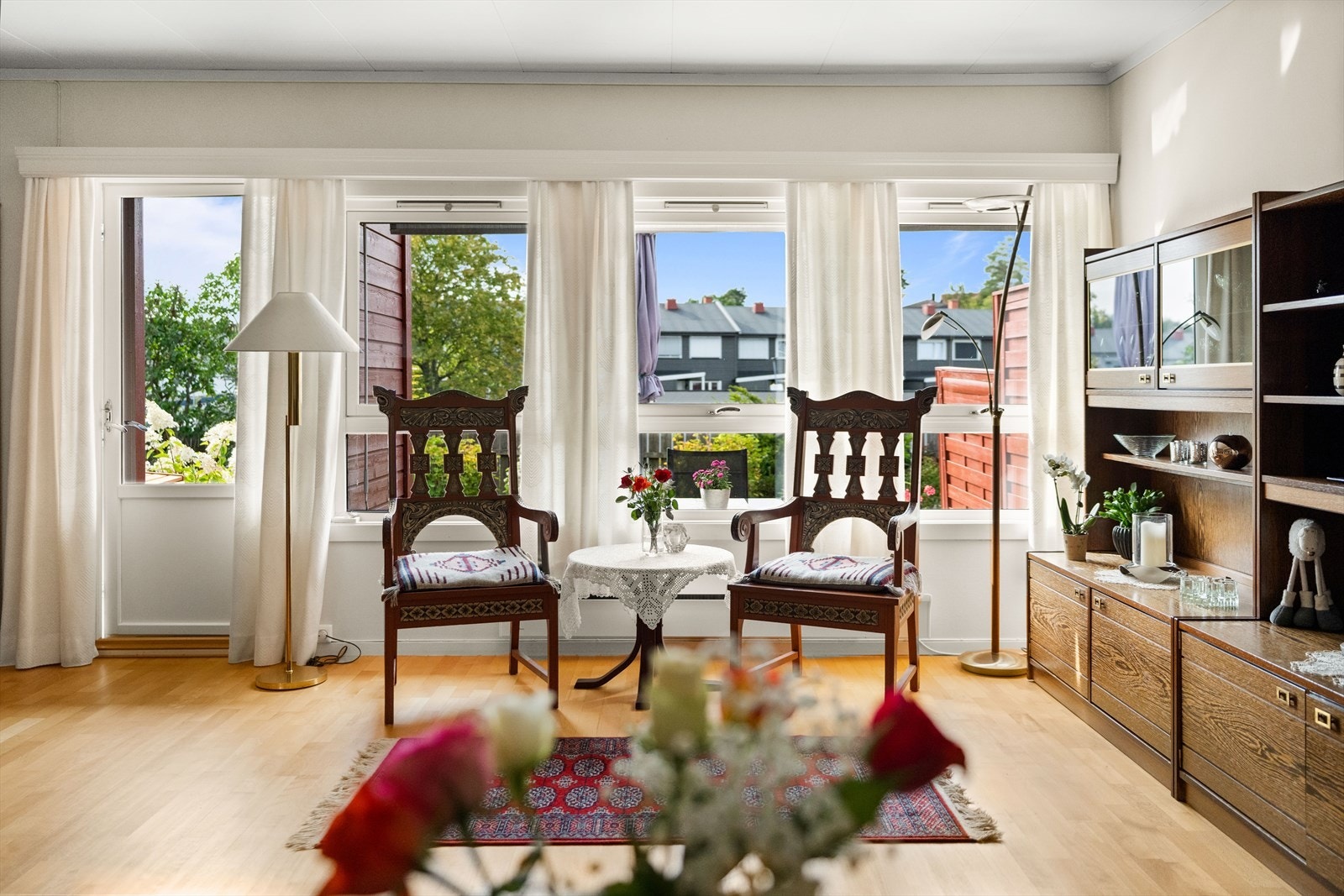 Fra stuen er det utgang til en herlig terrasse. Galleribilde