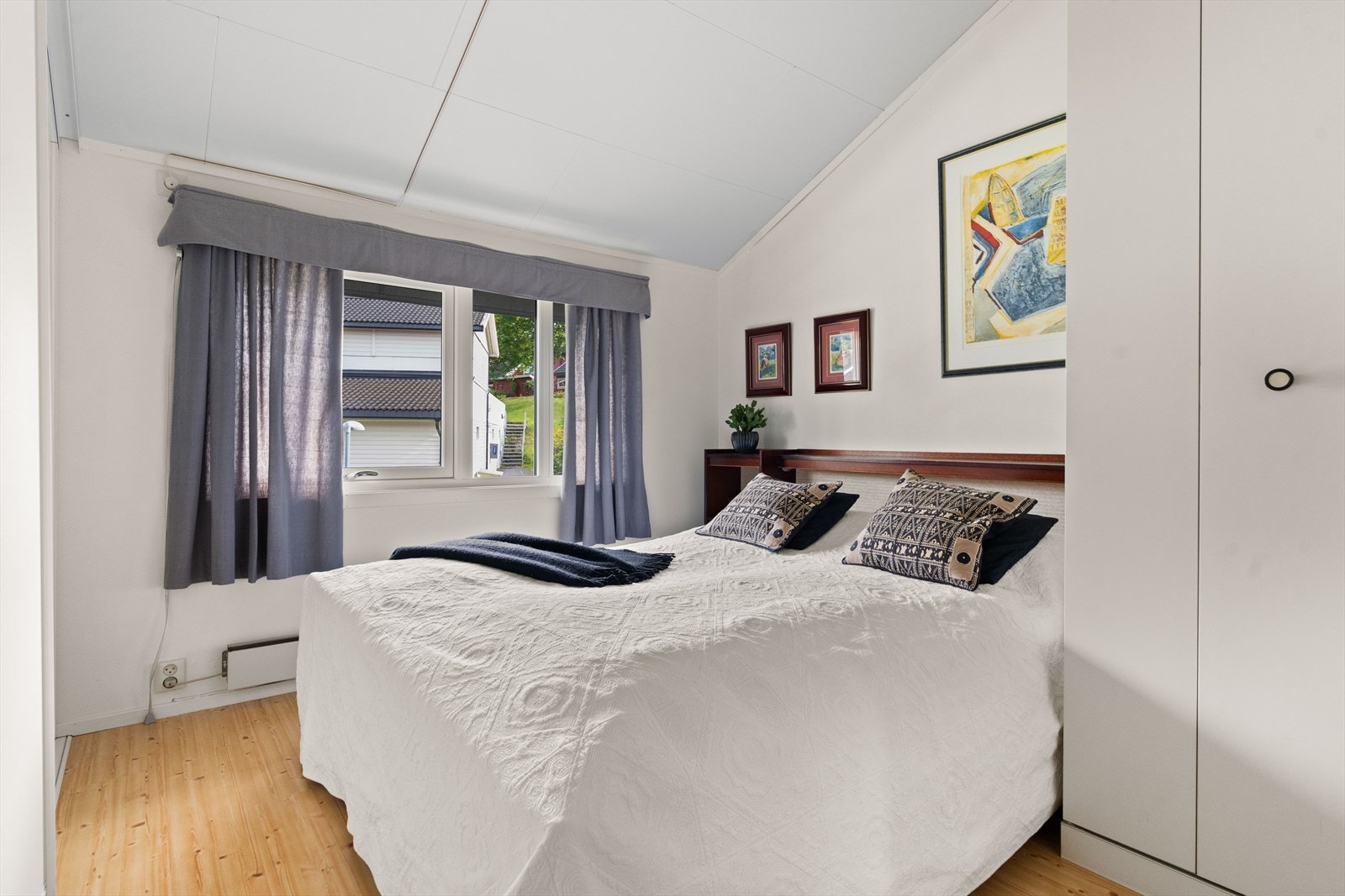 Etasjen har fire soverom. Galleribilde