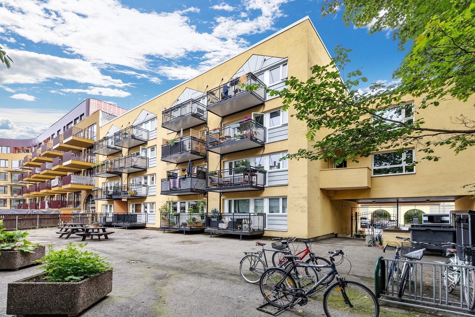 - Avlukket bakgård - Galleribilde