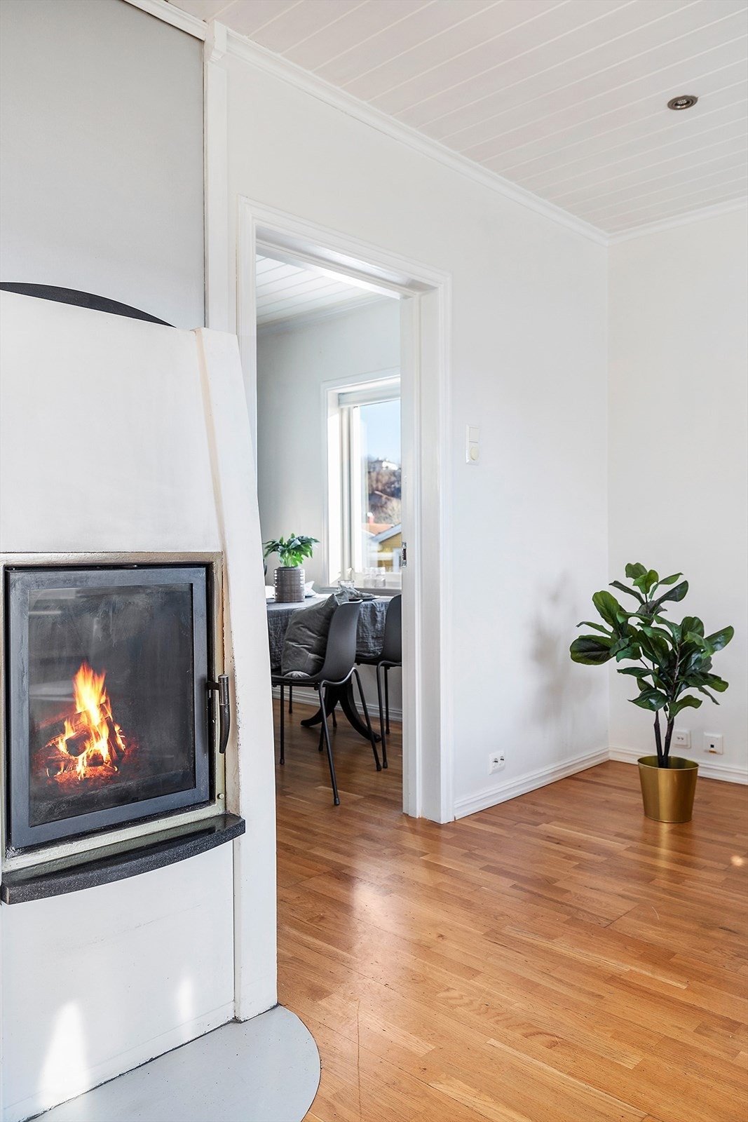 Det er montert peisovn i stuen. Galleribilde