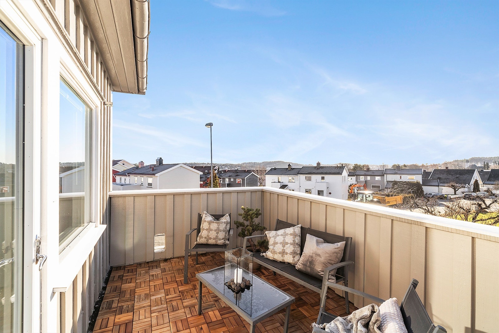 Fra stuen har du utgang til solrik balkong mot syd. Galleribilde