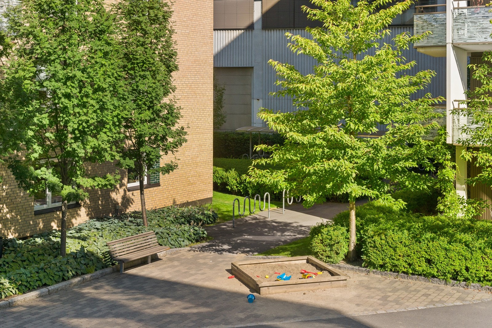 Lekeapparater og sandkasse for de minste. Galleribilde