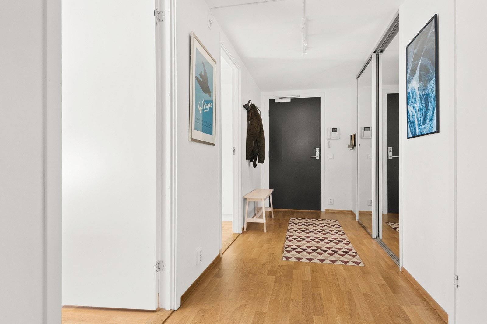 Brann- og lydklassifisert entrédør. Galleribilde