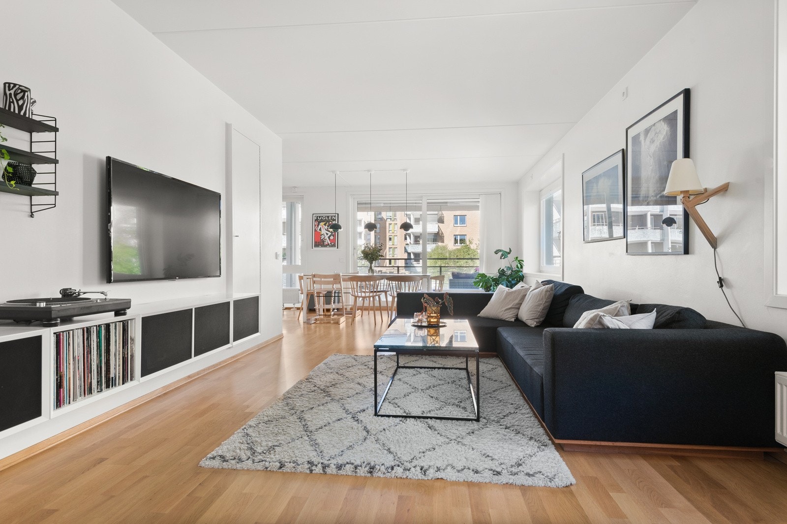 Boligen fremstår som lys og moderne. Galleribilde