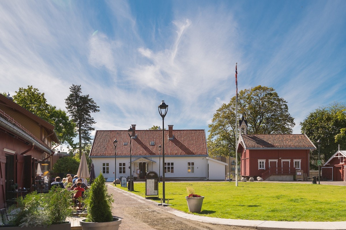 Lillo Gård tunet med flere uteserveringer og restauranter. Galleribilde