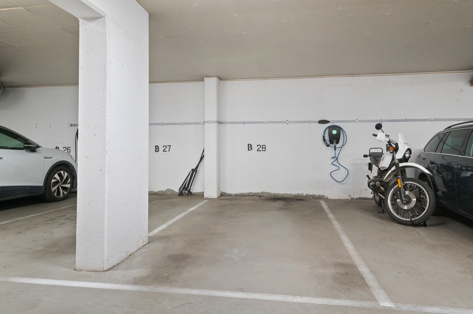 Kjøper gis opsjon på kjøp av garasjeplass med EL-billader. Galleribilde