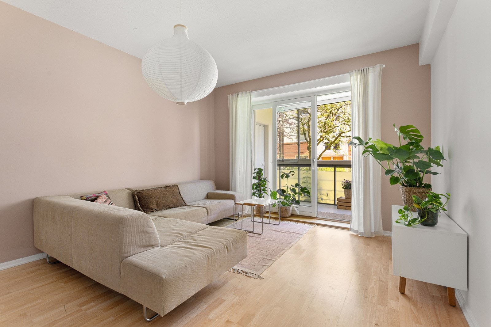 Stuen er det naturlige oppholdsrommet i leiligheten. Galleribilde