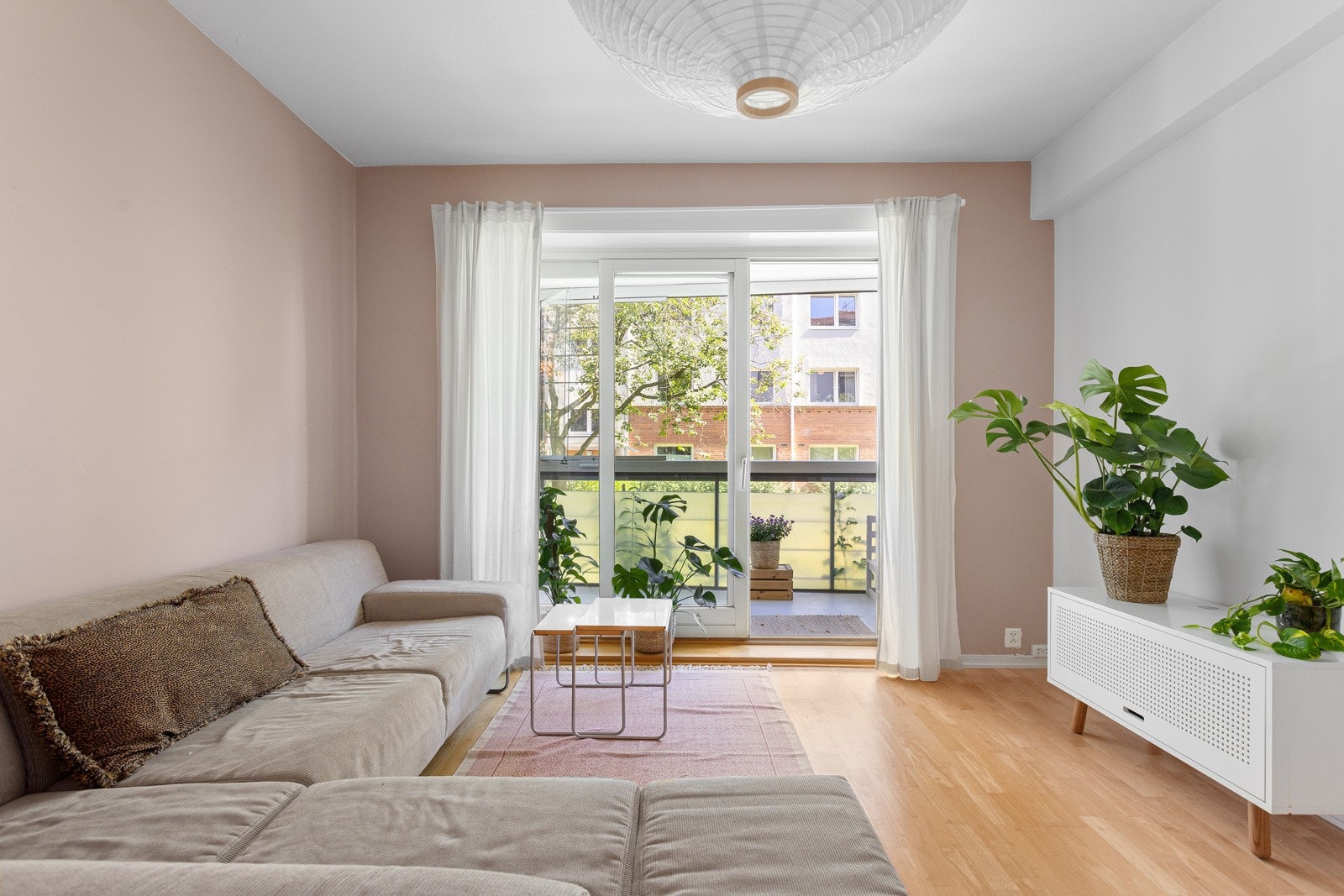 Leilighten har en god planløsning med store rom og separat kjøkken. Galleribilde