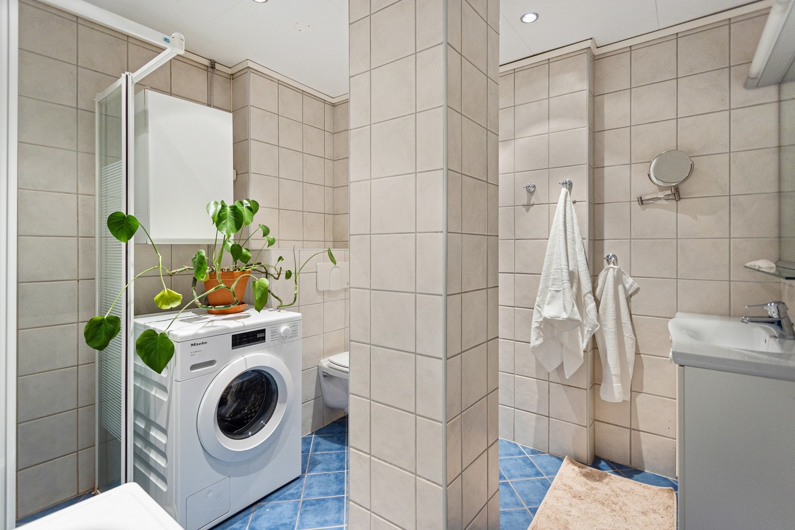 Opplegg for vaskemaskin/tørketrommel. Galleribilde