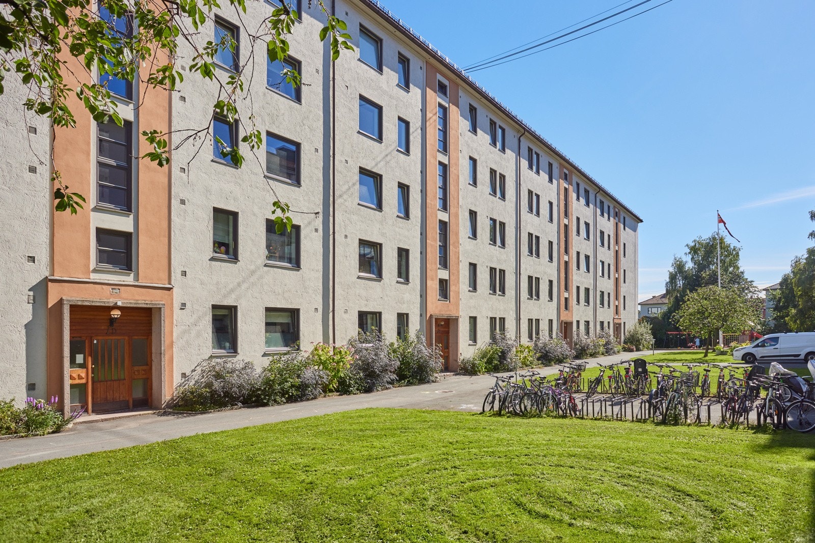 Veldriftet og populær gård med beliggenhet sentralt på Bjølsen, bydel Sagene i Oslo. Galleribilde