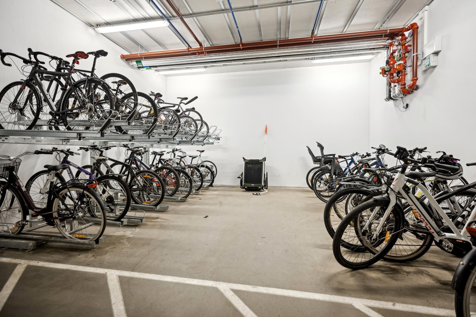 Felles sykkelparkering. Galleribilde