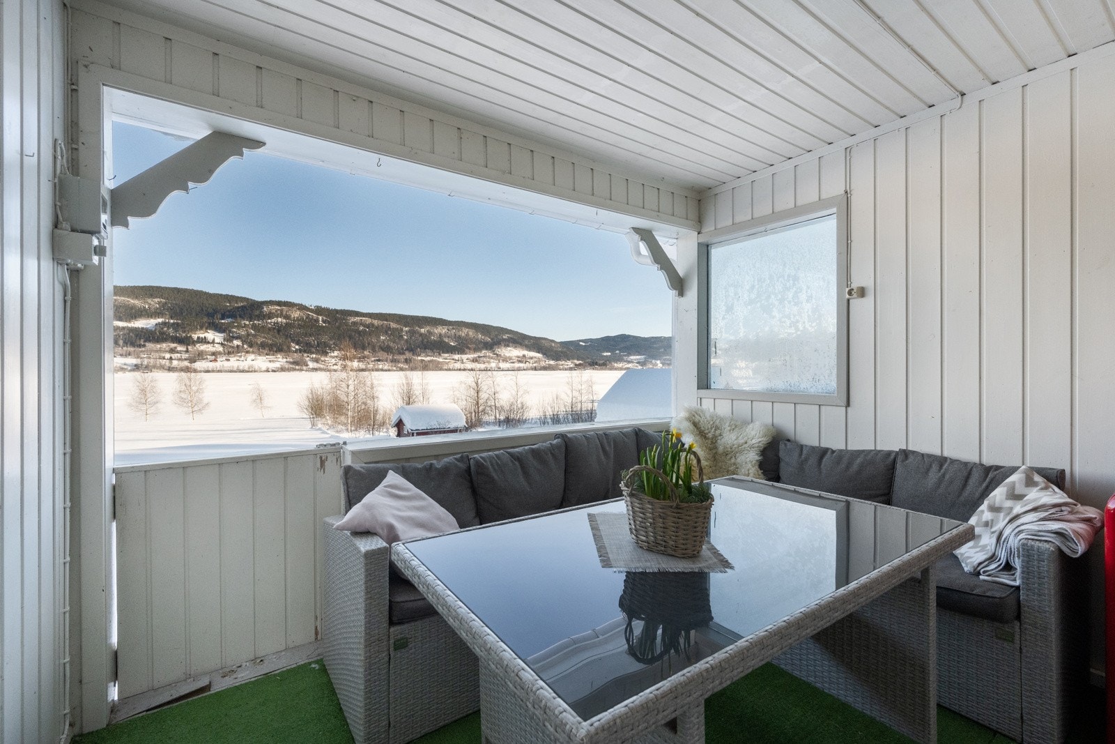 Overbygget terrasse utenfor kjøkkenet Galleribilde
