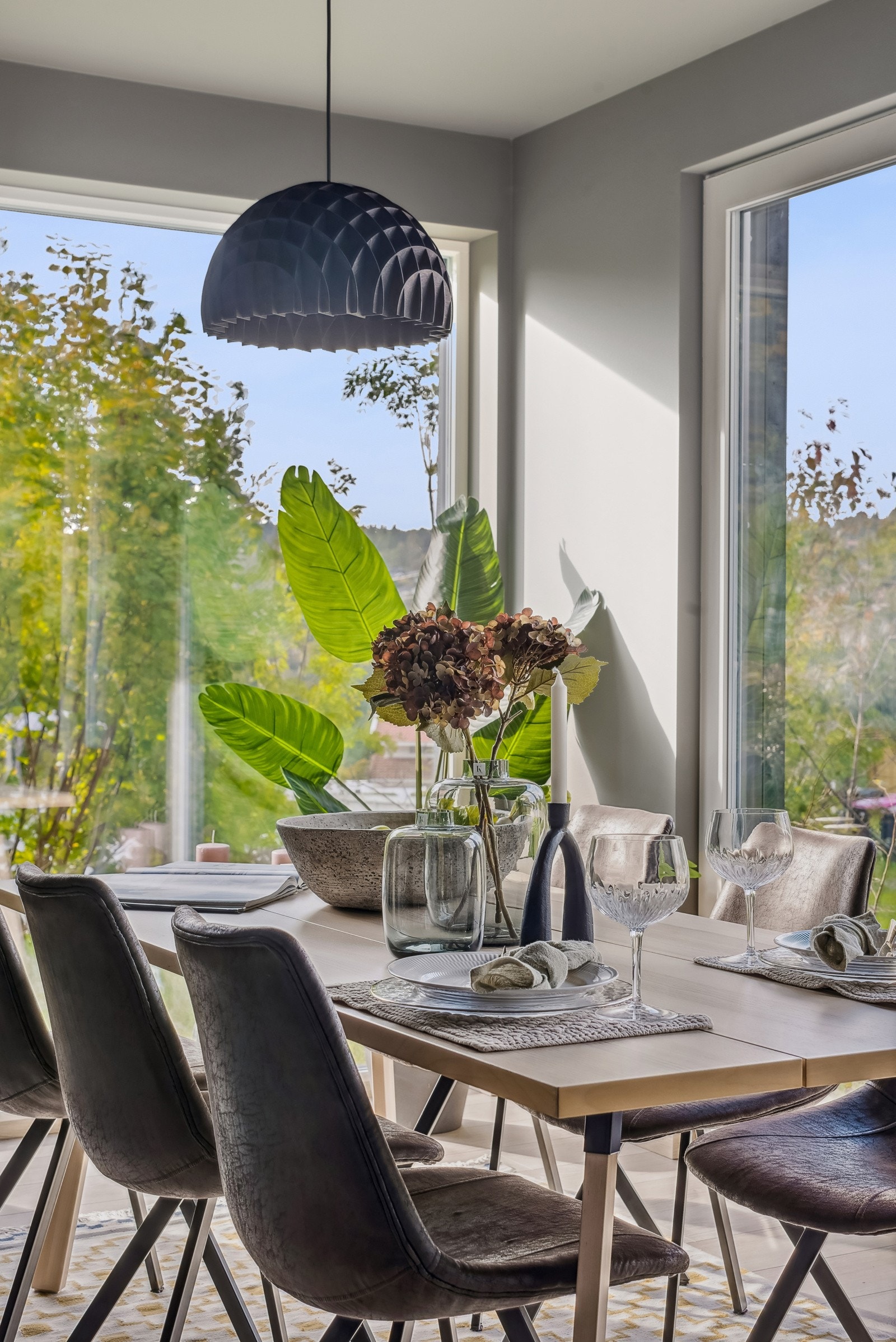 Velkommen til bords! (Bildene vist i annonsen er fra Havreveien 13D, så fargene og planløsningen vil variere noe) Galleribilde