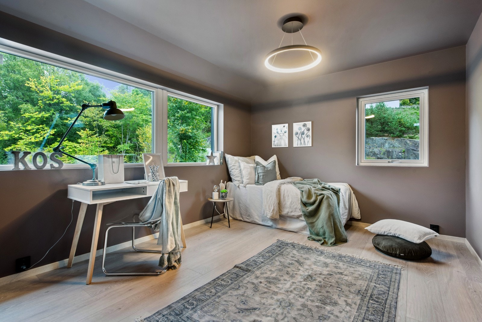 I 2. etasje er det fire gode soverom. (Bildene vist i annonsen er fra Havreveien 13D, så fargene og planløsningen vil variere noe) Galleribilde