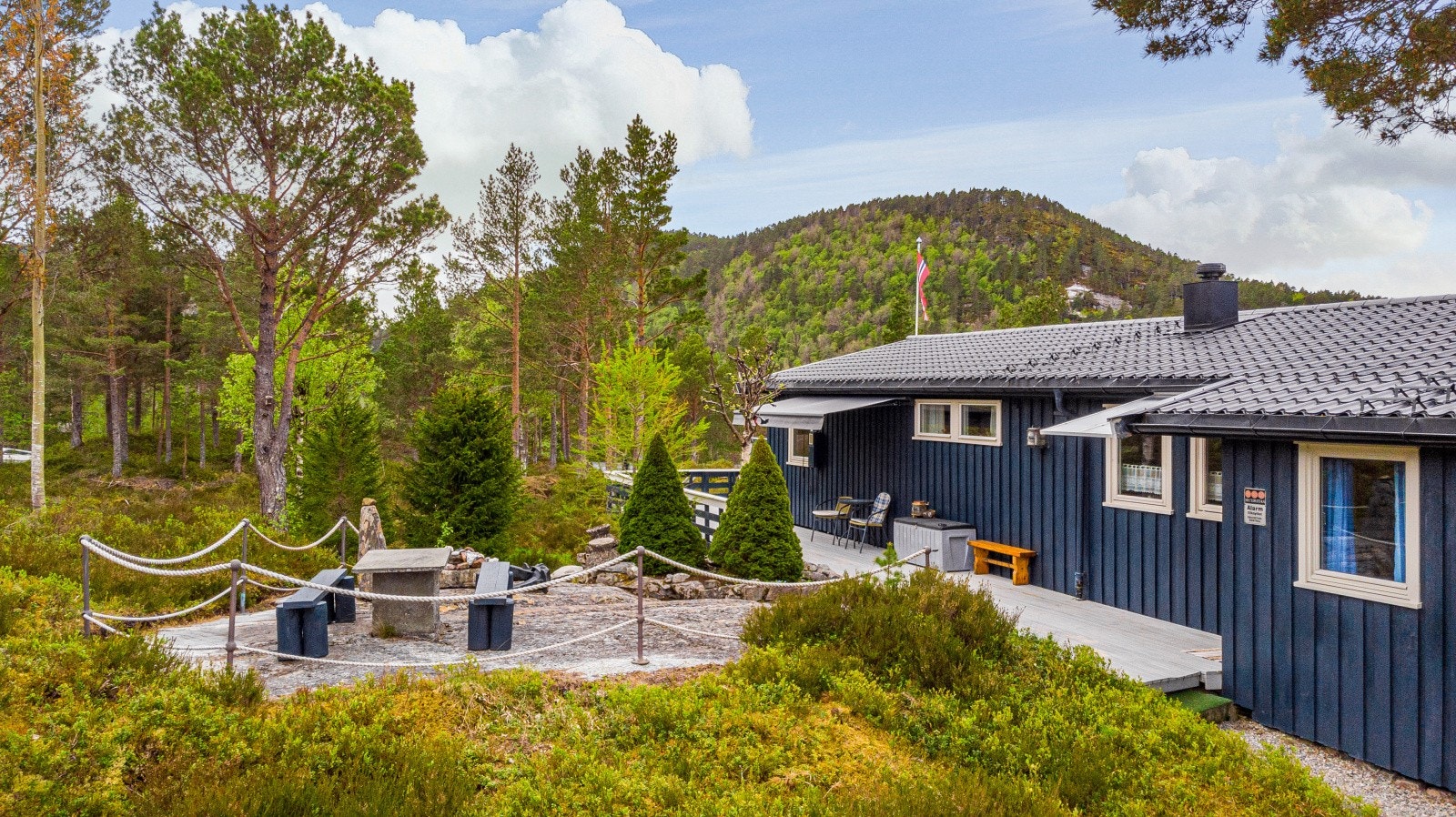 Flott fritidsbolig oppført i 1980 med tilbygg fra 1994 og 2014. Galleribilde