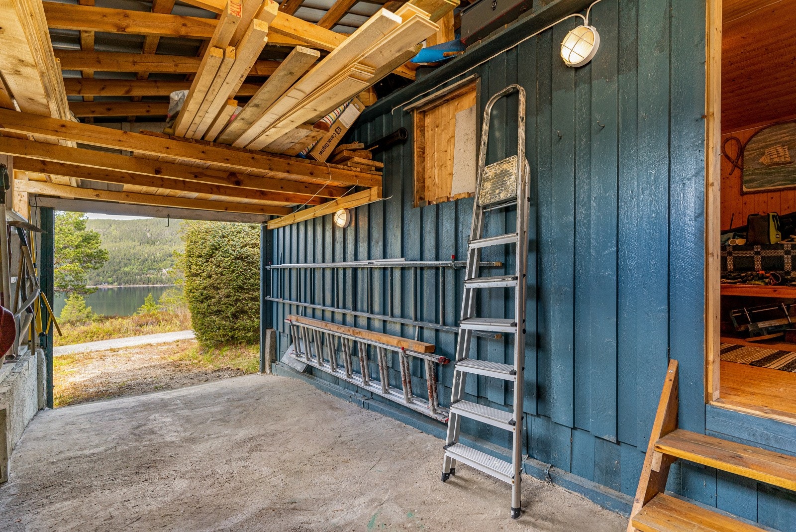 En flott plass til en 18 fots båt som kan vinsjes inn for de som ønsker å ha båten i nærheten. Galleribilde