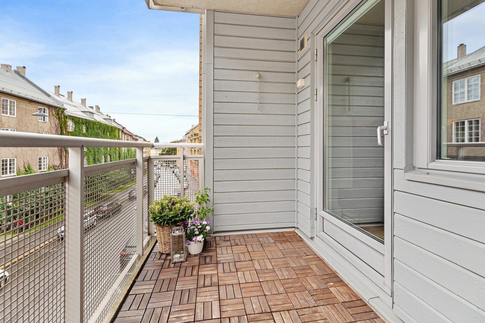 Her kan du nyte morgen- og formiddagssolen i rolige omgivelser Galleribilde