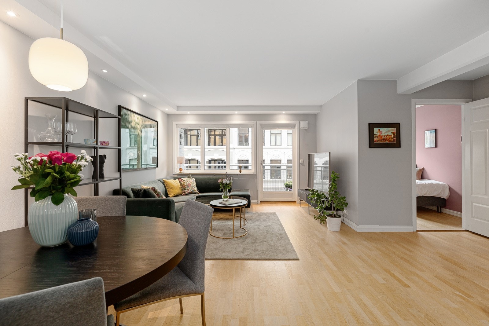 Dette er et stort og lyst rom Galleribilde