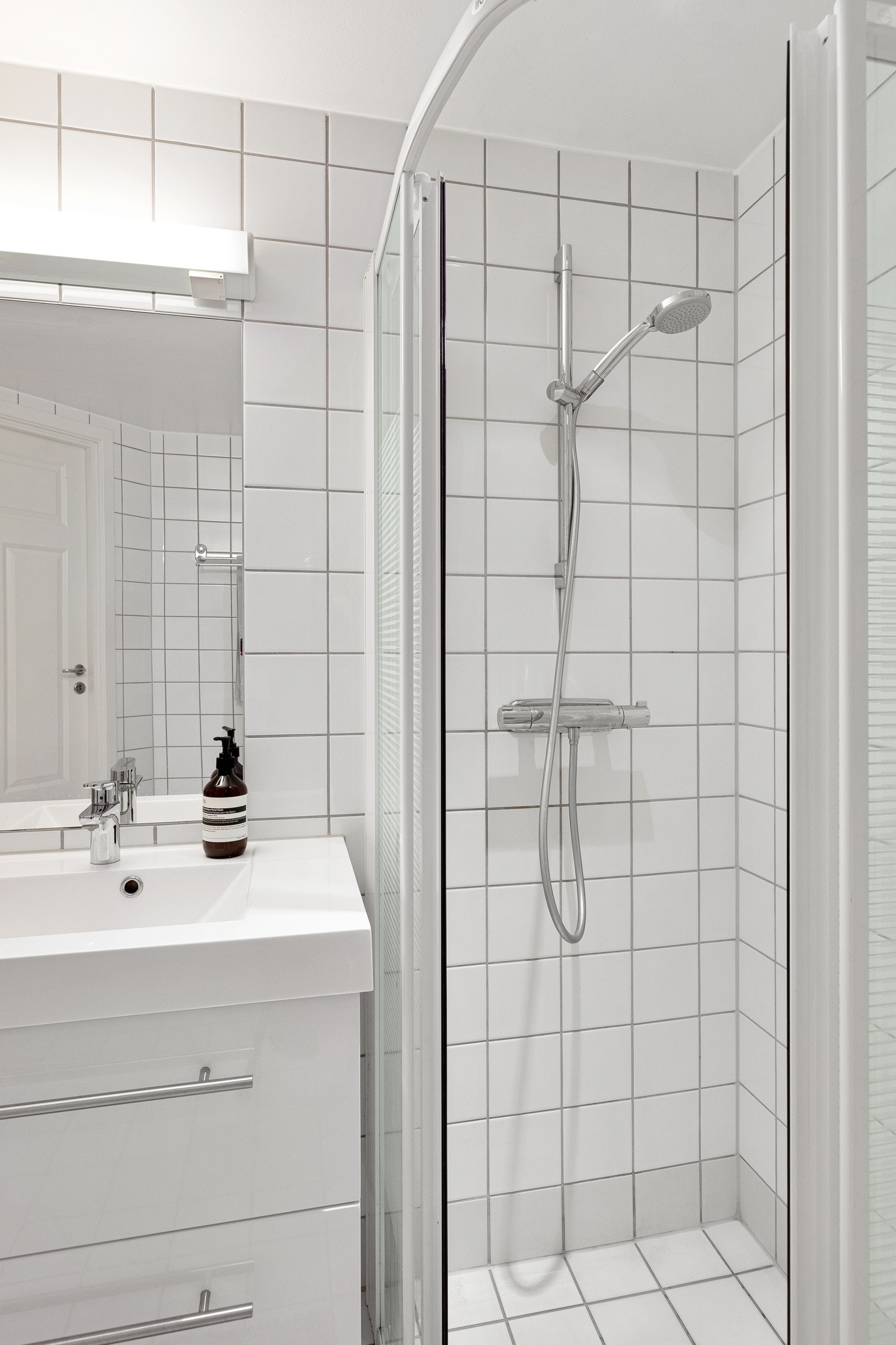 Godt med oppbevaringsplass i servantskap Galleribilde