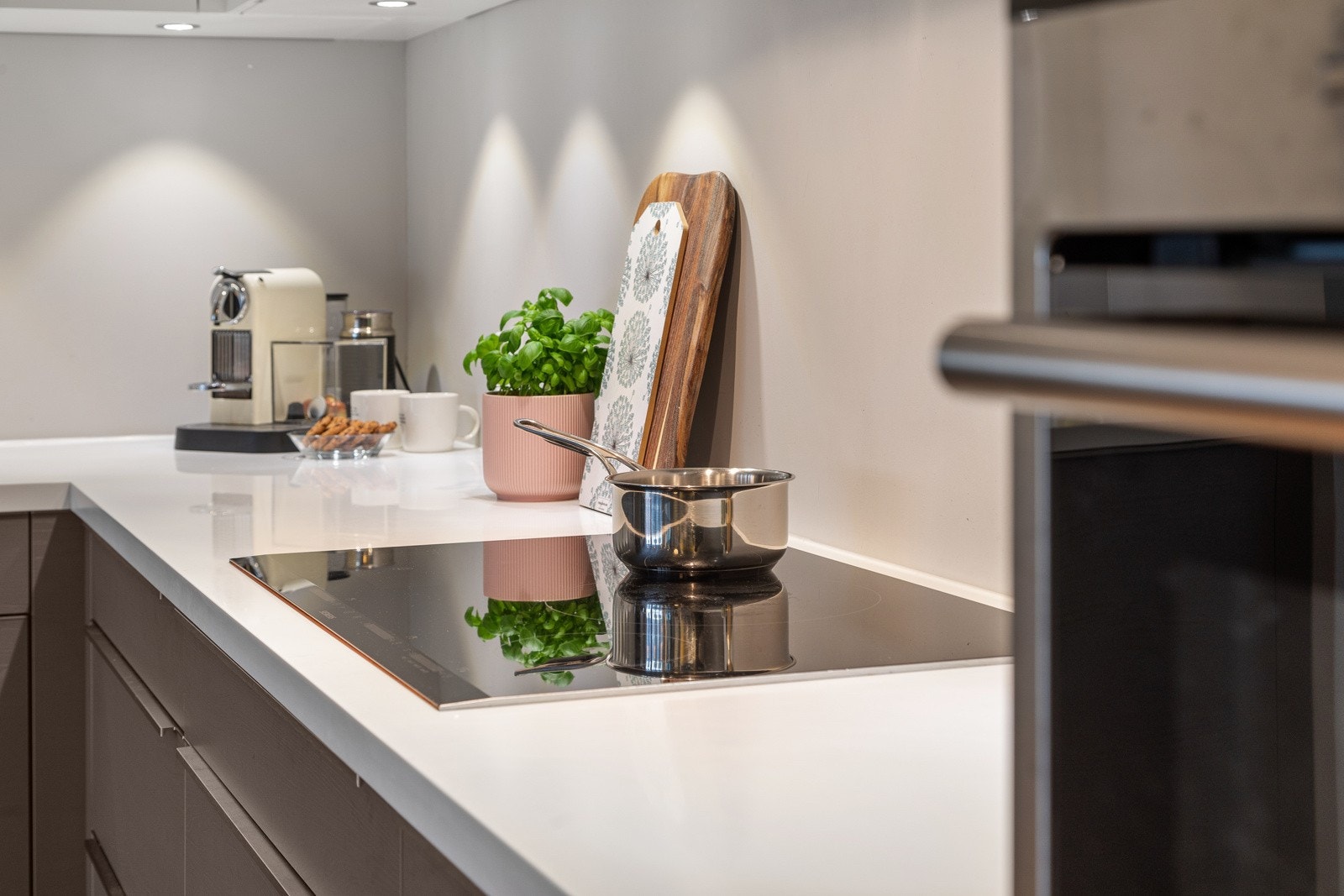 Her er det godt med skap- og benkeplass Galleribilde