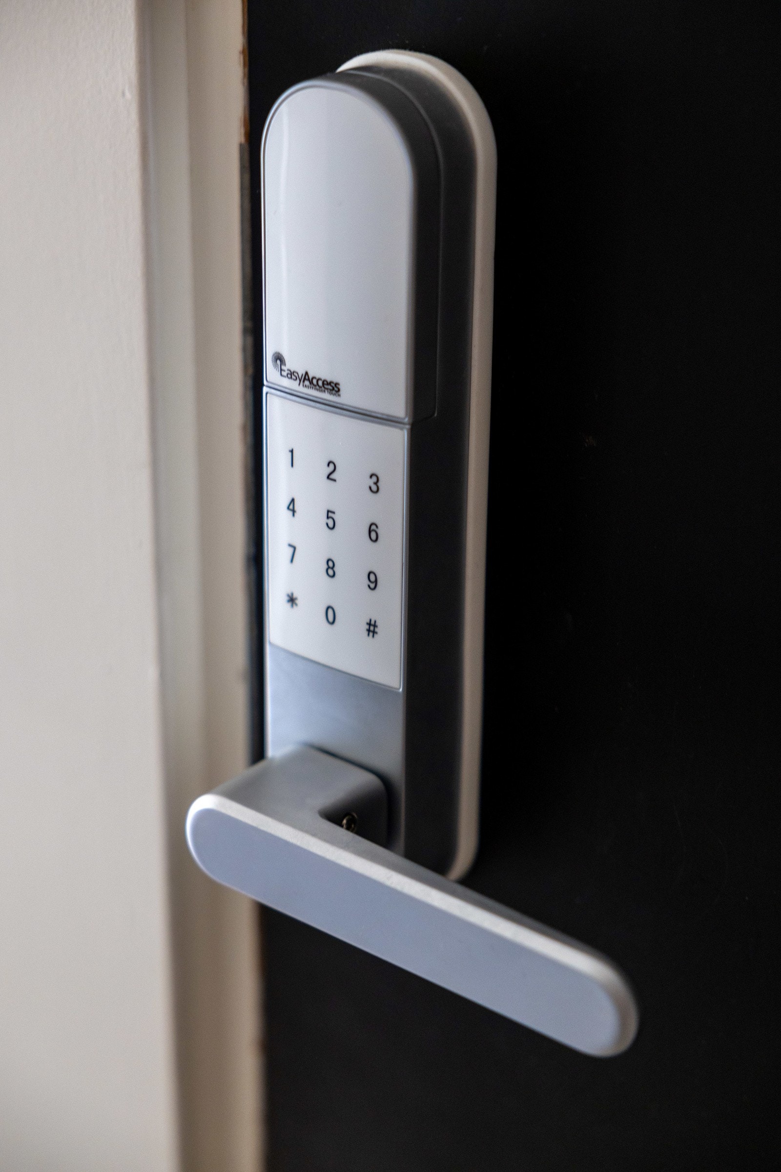 Ytterdøren er utstyrt med en praktisk kodelås for enkel og sikker tilgang. Galleribilde