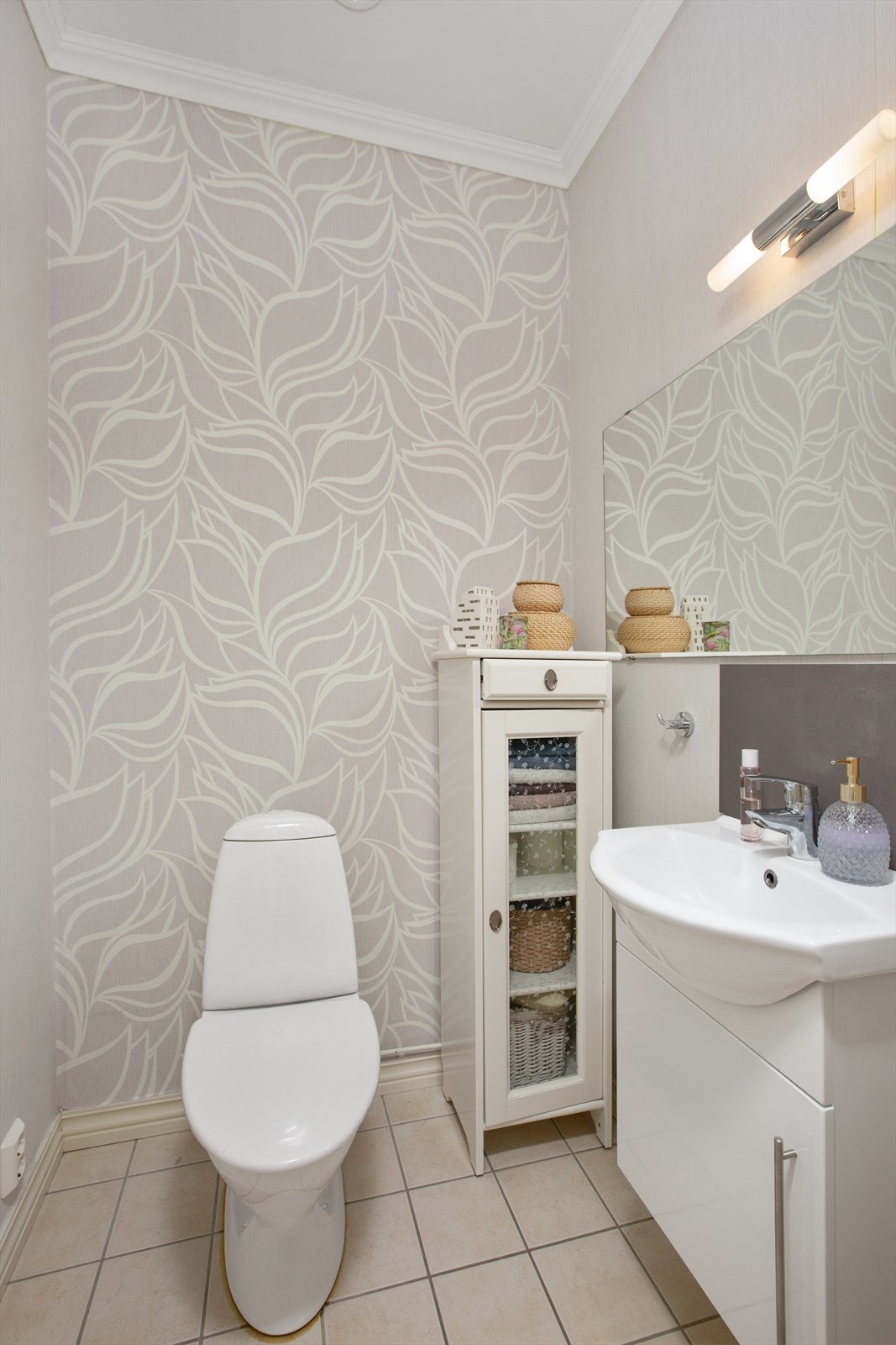 Praktisk wc-rom med varmekabler i gulv Galleribilde