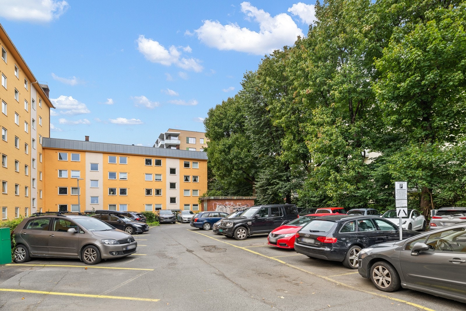 Borettslaget har 35 p-plasser til leie. Galleribilde