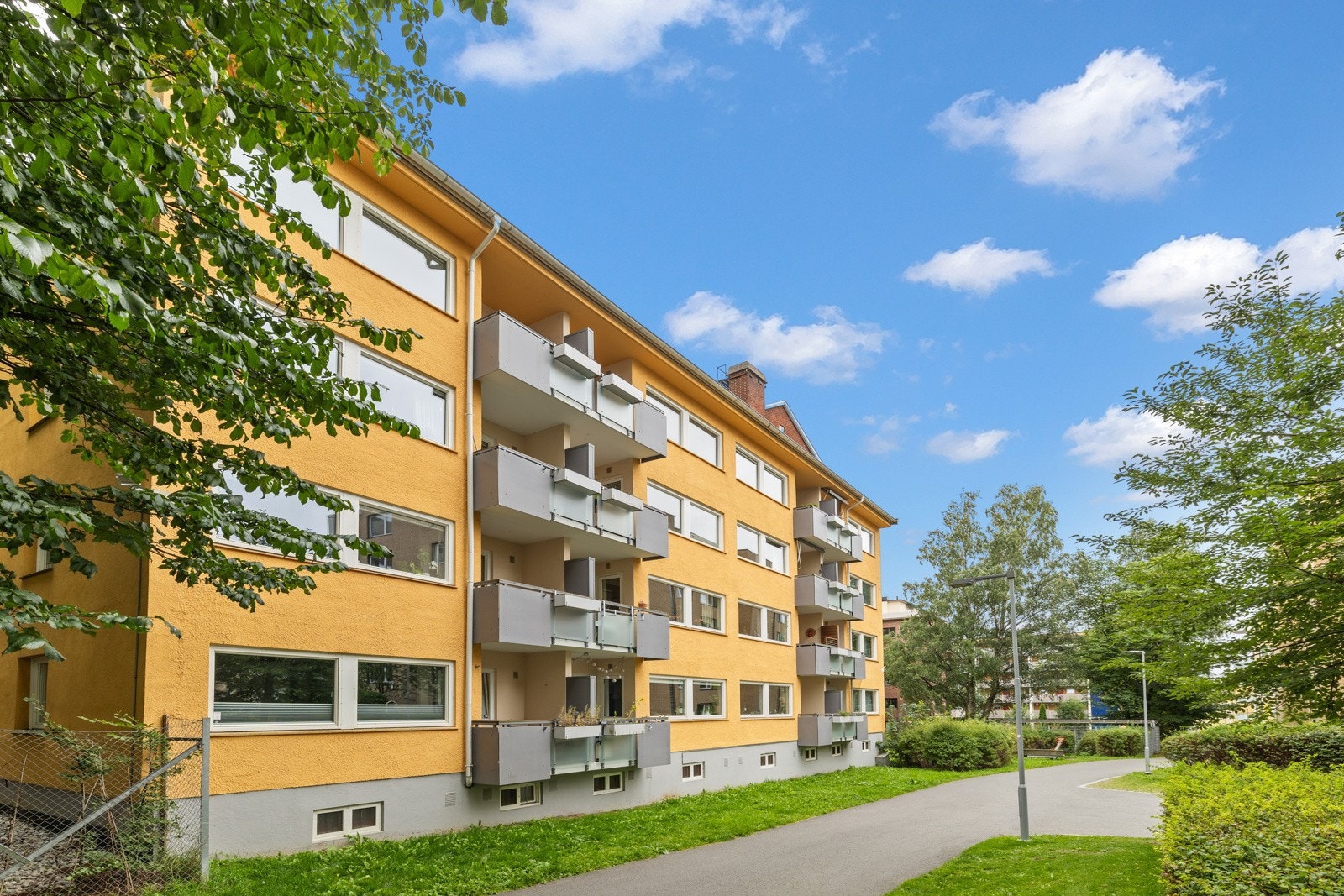 Borettslaget Grefsenveien 34 består av 57 boliger og 23 næringslokaler. Galleribilde