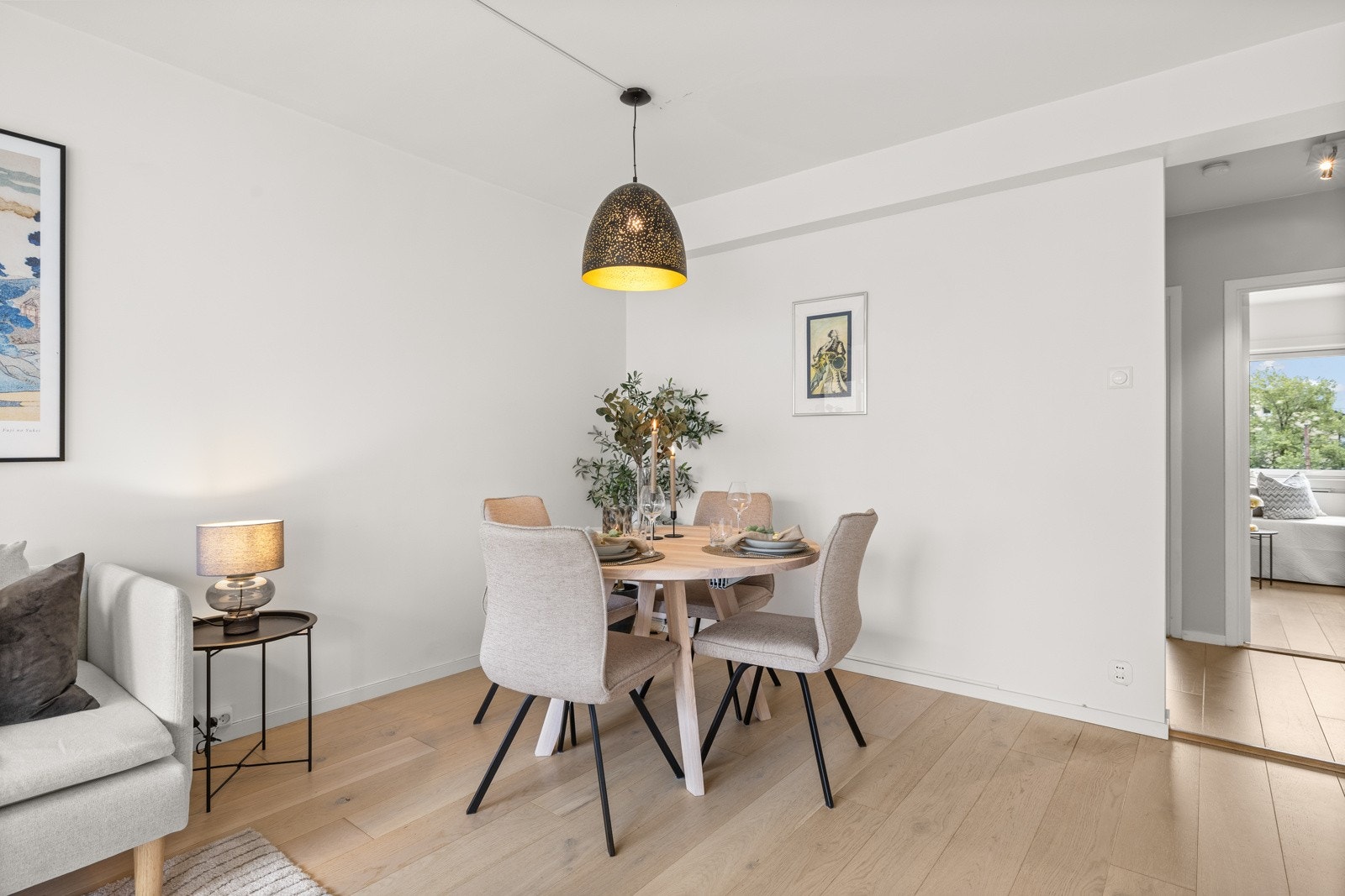 Det er lagt 1-stavs eikeparkett i 2018. Galleribilde