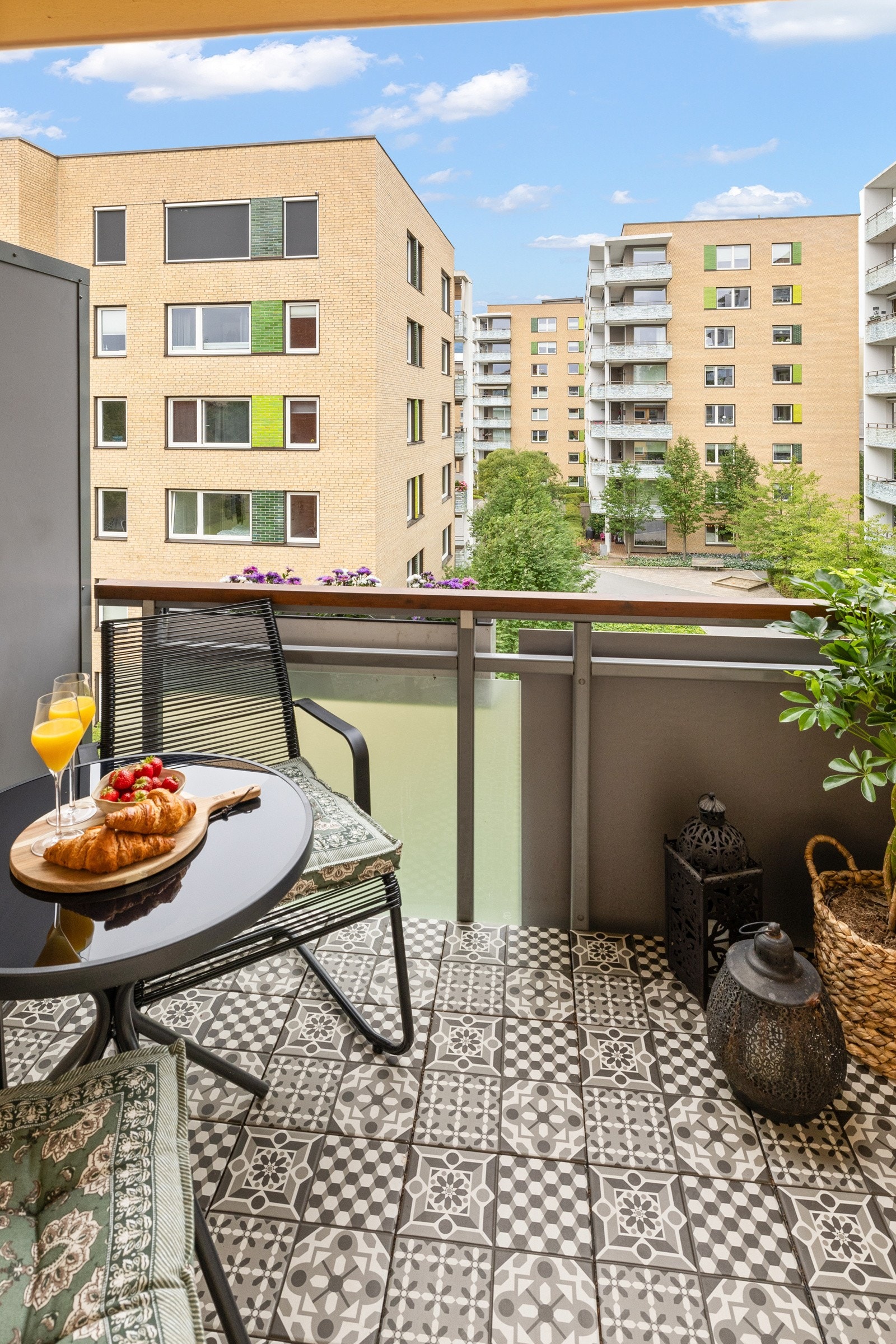 Koselig balkong med fint utsyn. Galleribilde