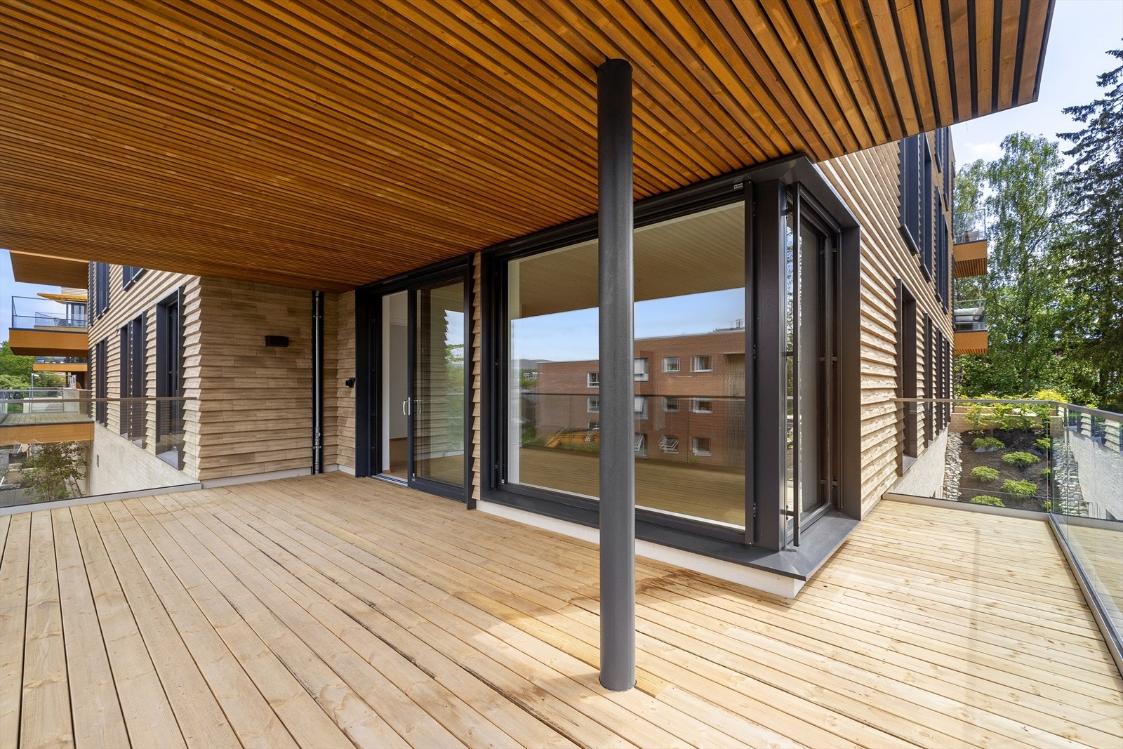 På terrassen er det sol fra formiddag til kveld. Galleribilde