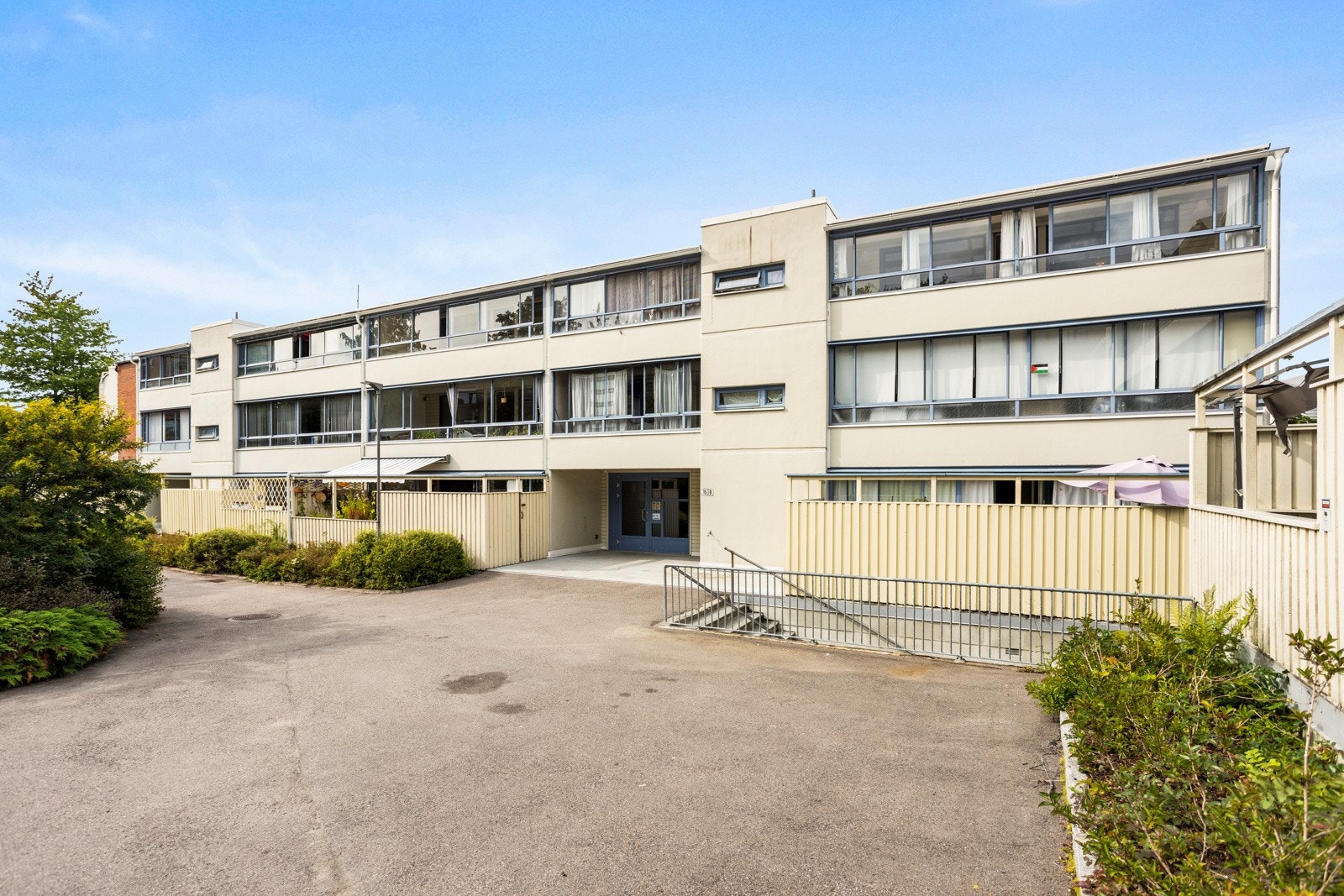 Leiligheten ligger i et barnevennlig boligområde på Lindeberg Galleribilde