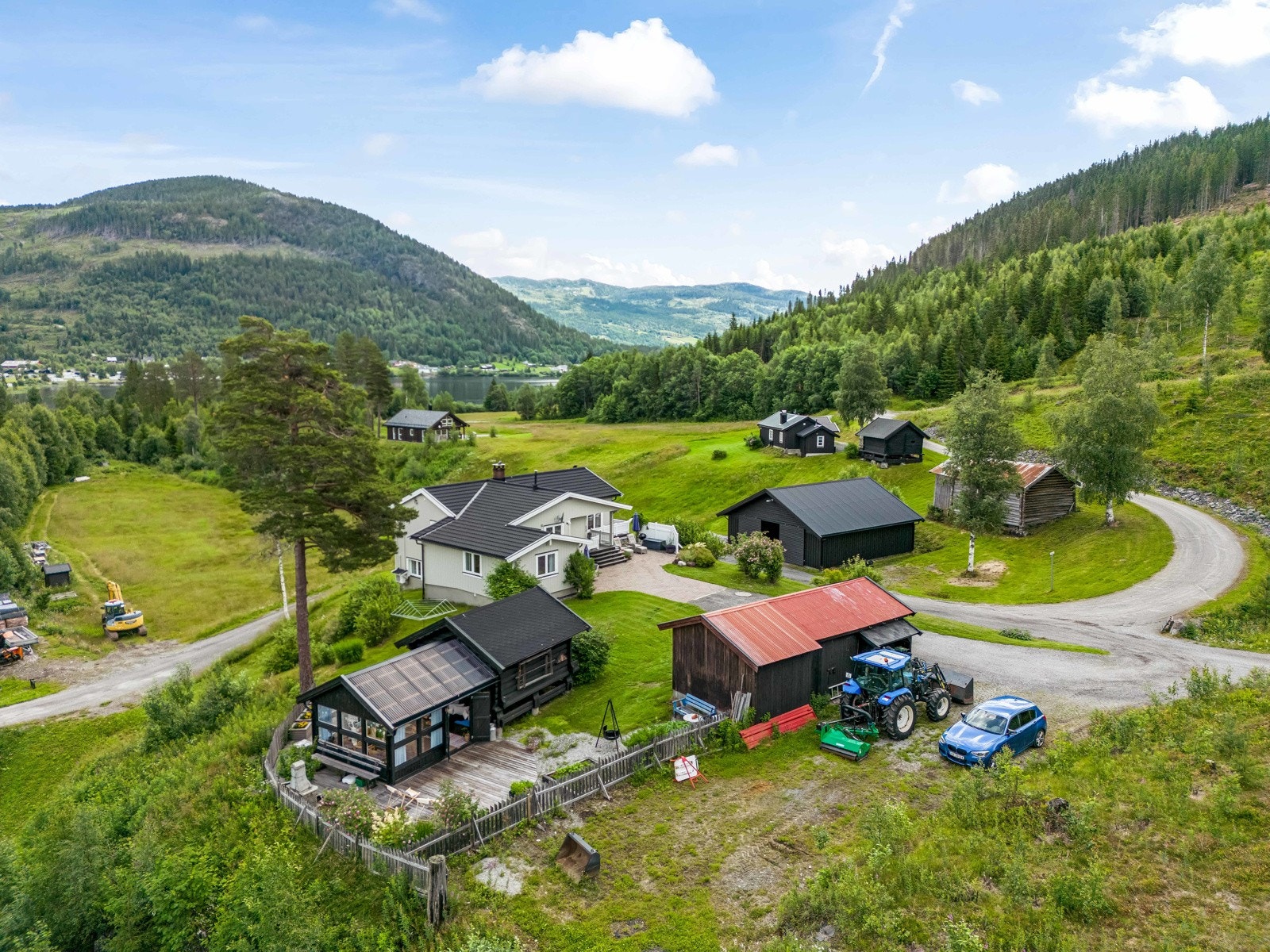 Velkommen til dette flotte småbruket i Tuddal! Galleribilde