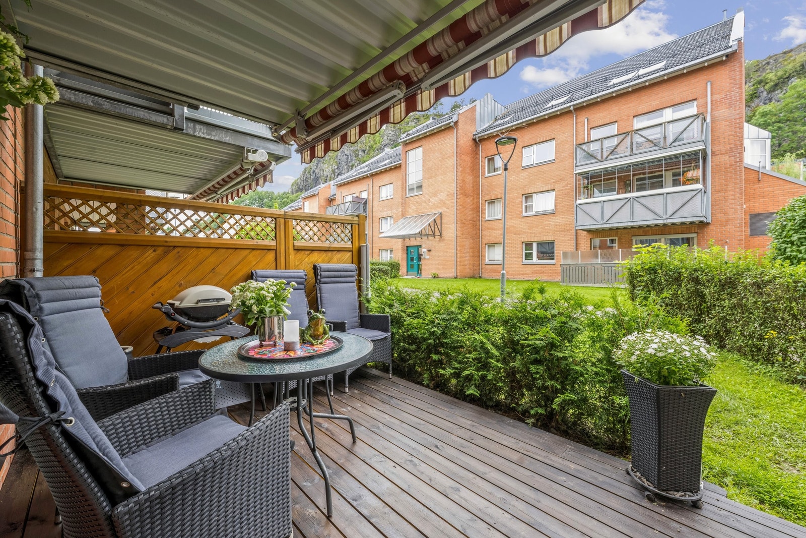 Velkommen til sykehusveien 7B. 11 kvm terasse med god plass til å nyte lange sol og høstdager. Galleribilde
