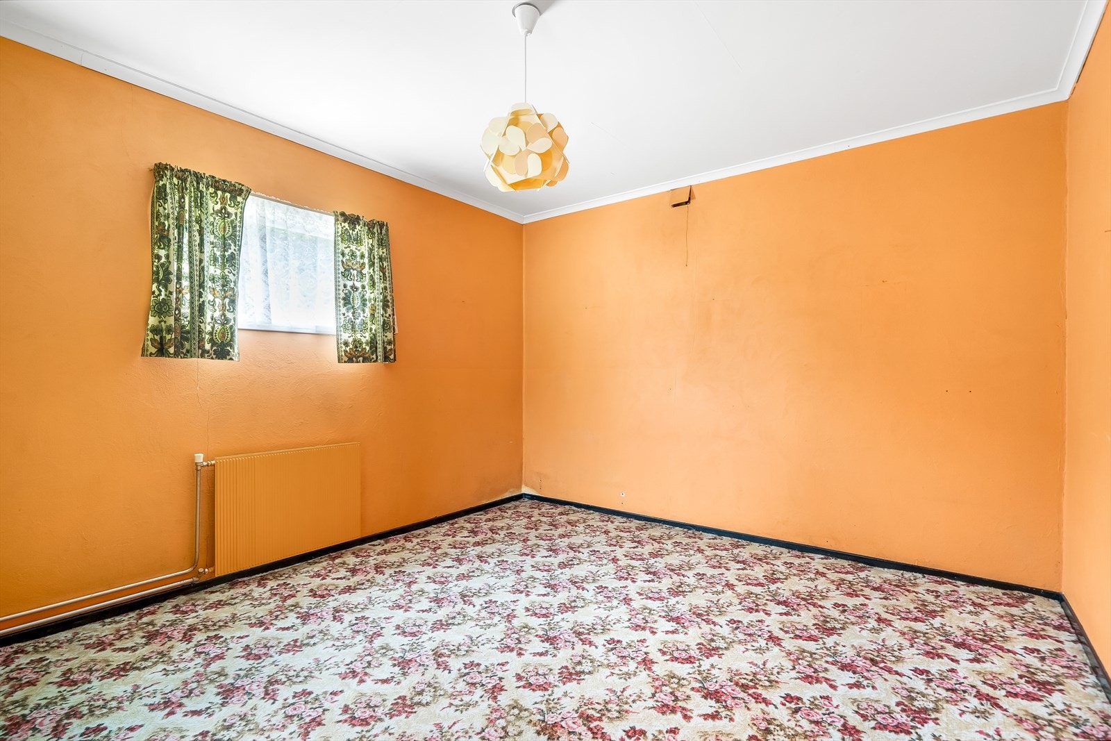 Rom benyttet som soverom i underetasjen. Rommet er ikke omsøkt til rom for varig opphold. Galleribilde