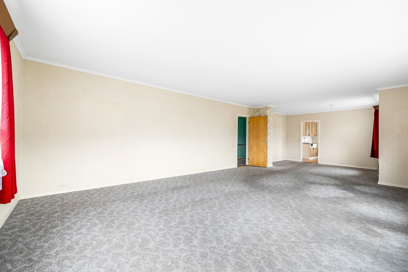 Direkte adkomst til kjøkkenet fra stua. Galleribilde