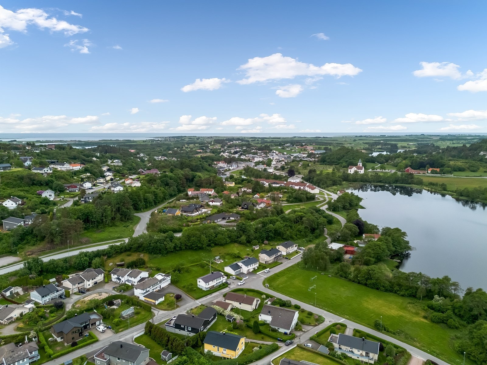 Kort avstand til Vanse sentrum med barnehage, barne- og ungdomsskole. Galleribilde