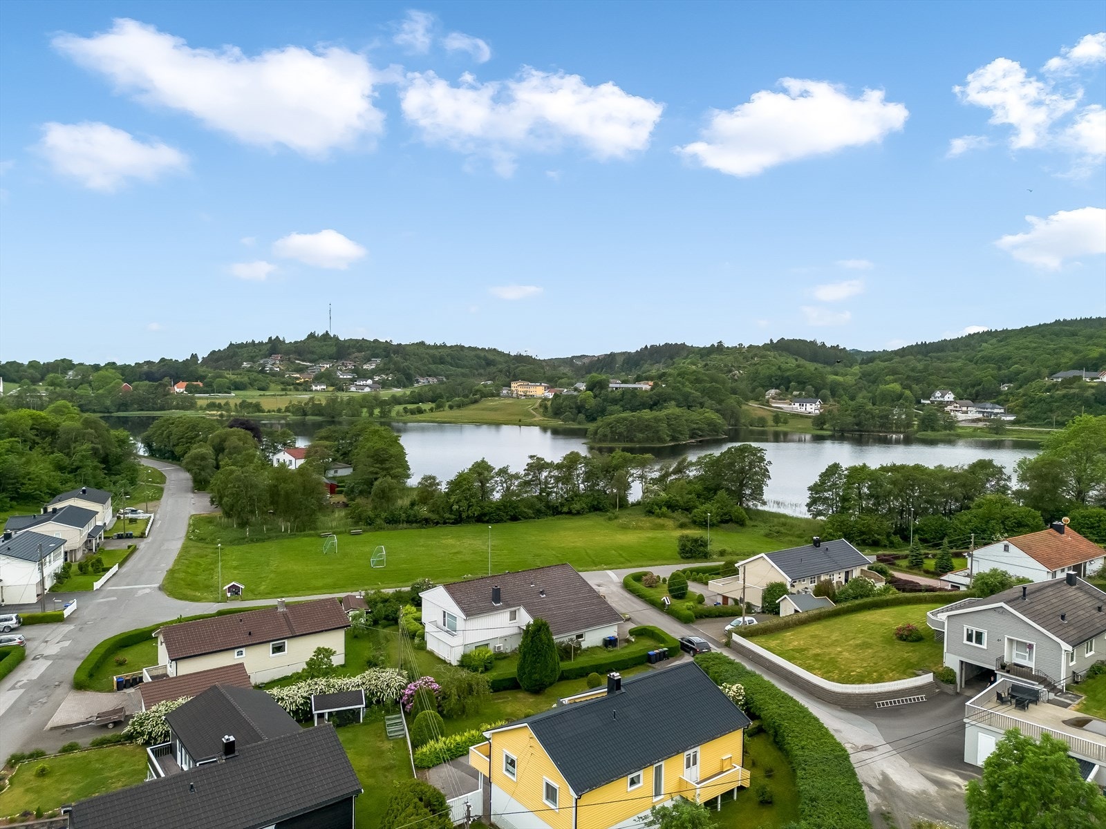 Kort avstand til stor balløkke og Prestvannet. Galleribilde